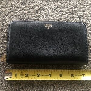 Fossil Black Leather Zip Wallet
